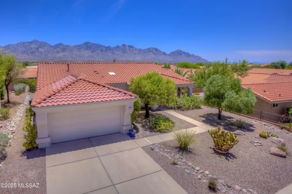 Property Slideshow image 3 of 33 | 2312 e coreopsis way, Oro Valley, AZ, 85755