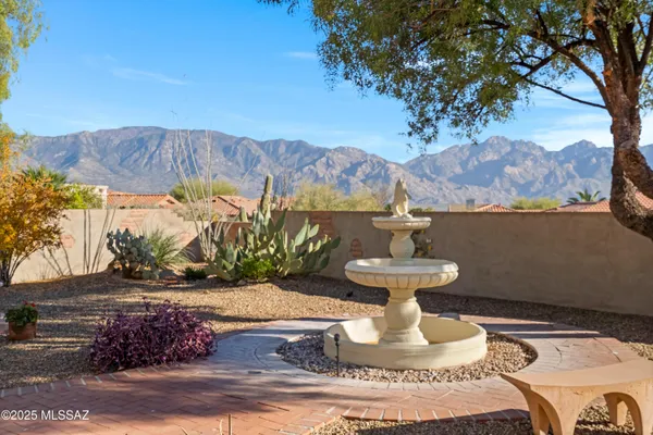 Property Slideshow image 3 of 32 | 1558 e bright angel dr, Oro Valley, AZ, 85755