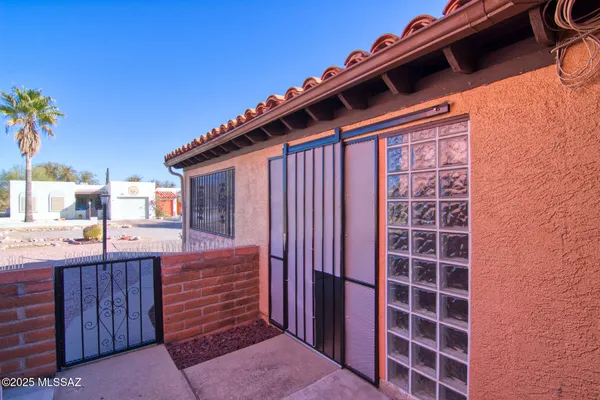 Property Slideshow image 3 of 22 | 310 e paseo verde, Green Valley, AZ, 85614