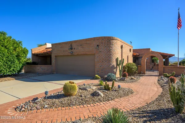 Property Slideshow image 3 of 37 | 937 w desert hills dr, Green Valley, AZ, 85622