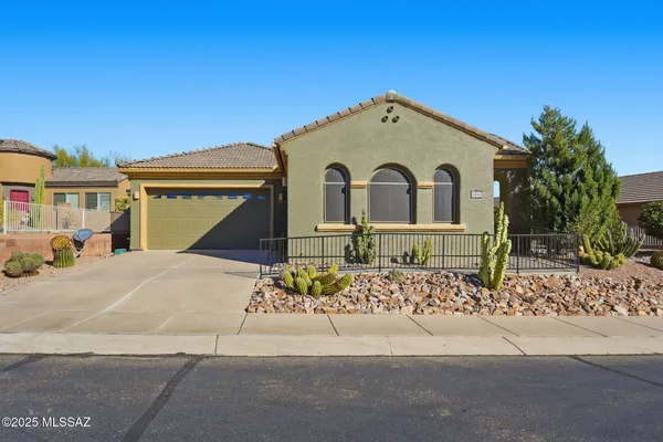 Property Slideshow image 2 of 42 | 1890 w acacia bluffs dr, Green Valley, AZ, 85622