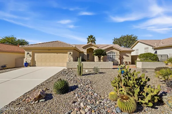Property Slideshow image 3 of 46 | 38080 s elbow bend dr, Saddlebrooke, AZ, 85739