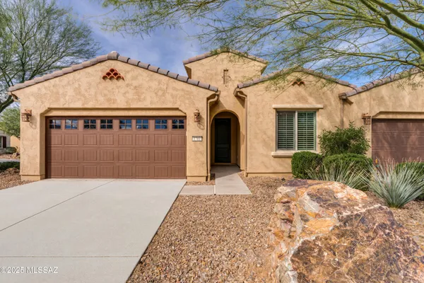 Property Slideshow image 2 of 50 | 1701 e sage thrasher dr, Green Valley, AZ, 85614