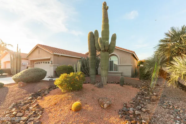 Property Slideshow image 2 of 50 | 9469 n twinkling shadows way, Tucson, AZ, 85743