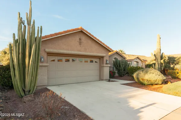 Property Slideshow image 3 of 50 | 9469 n twinkling shadows way, Tucson, AZ, 85743