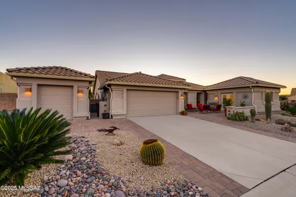 Property Slideshow image 2 of 50 | 2682 e glen canyon rd, Green Valley, AZ, 85614