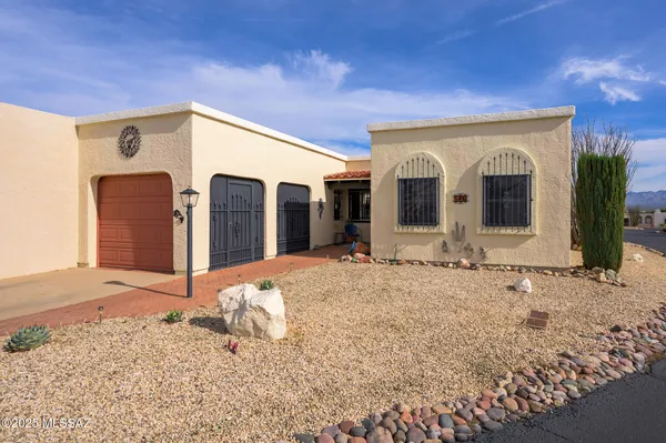 Property Slideshow image 2 of 30 | 566 w ocotillo pl, Green Valley, AZ, 85614