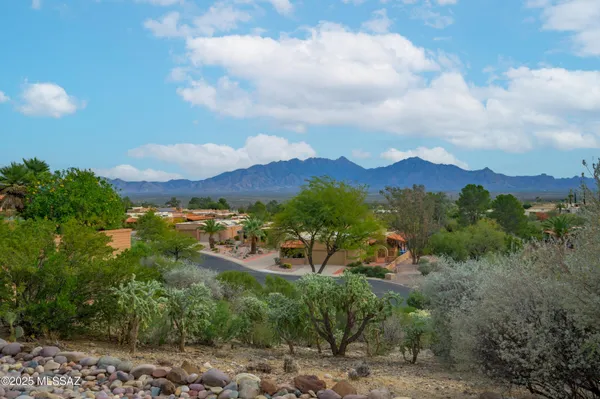 Property Slideshow image 2 of 41 | 937 w desert hills dr, Green Valley, AZ, 85622