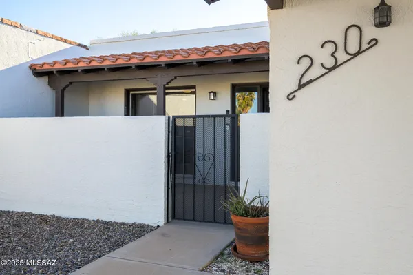 Property Slideshow image 3 of 42 | 230 e paseo de golf, Green Valley, AZ, 85614