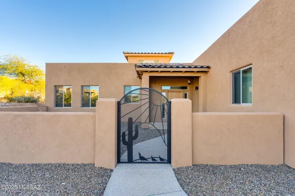 Property Slideshow image 2 of 47 | 1032 e cave canyon pl, Green Valley, AZ, 85614