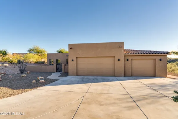 Property Slideshow image 3 of 47 | 1032 e cave canyon pl, Green Valley, AZ, 85614