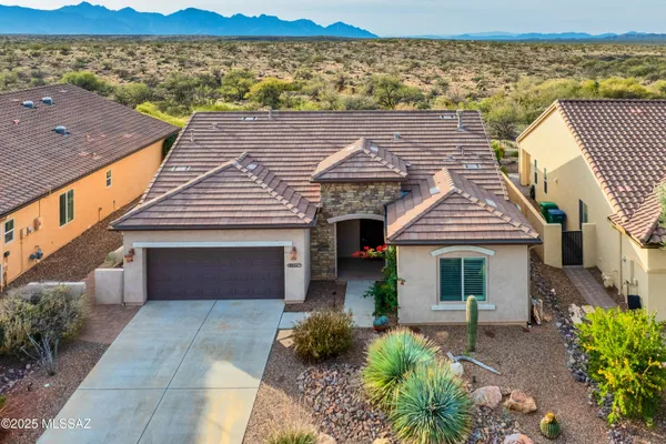 Property Slideshow image 2 of 44 | 60647 e arroyo vista dr, Oracle, AZ, 85623