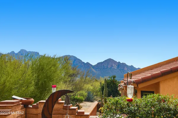 Property Slideshow image 3 of 22 | 14014 n green tree dr, Oro Valley, AZ, 85755