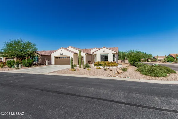 Property Slideshow image 3 of 46 | 2551 e canyon xing, Green Valley, AZ, 85614