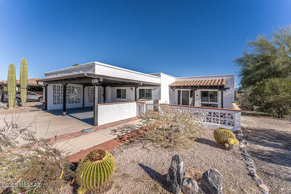 Property Slideshow image 3 of 51 | 665 s los rubies cir, Green Valley, AZ, 85614