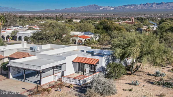 Property Slideshow image 2 of 51 | 665 s los rubies cir, Green Valley, AZ, 85614