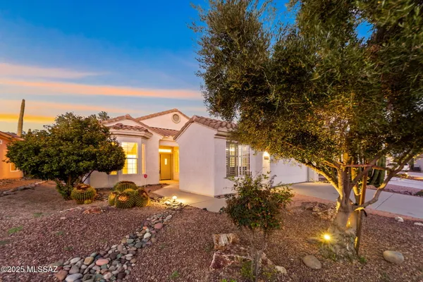 Property Slideshow image 2 of 31 | 13122 n rivercane loop, Marana, AZ, 85658