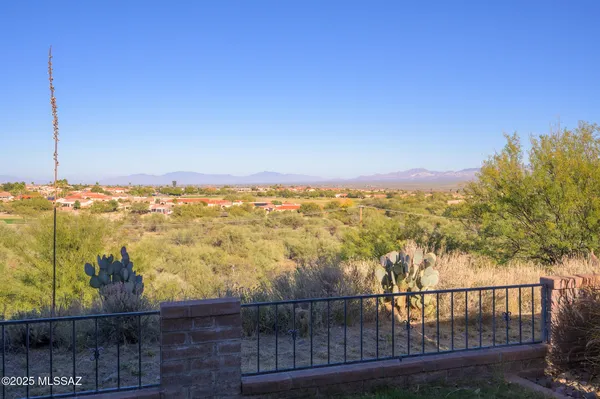 Property Slideshow image 2 of 39 | 2092 w vista ridge dr, Green Valley, AZ, 85622