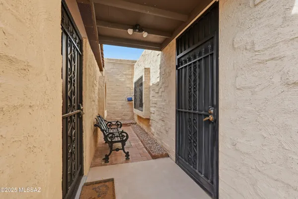 Property Slideshow image 2 of 37 | 950 w calle del regalo, Green Valley, AZ, 85614