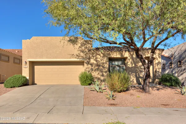 Property Slideshow image 2 of 25 | 686 w shadow wood st, Green Valley, AZ, 85614