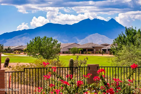 Property Slideshow image 2 of 46 | 2460 e copper valley way, Green Valley, AZ, 85614