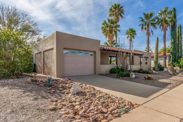 Property Slideshow image 2 of 29 | 132 e santa rebecca dr, Green Valley, AZ, 85614