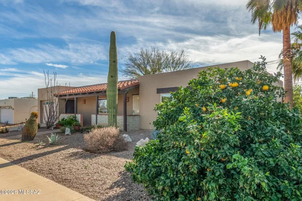 Property Slideshow image 3 of 29 | 132 e santa rebecca dr, Green Valley, AZ, 85614