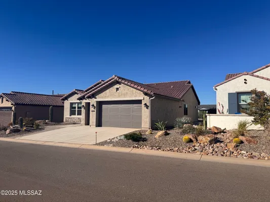Property Slideshow image 2 of 19 | 61486 e travertine st, Oracle, AZ, 85623
