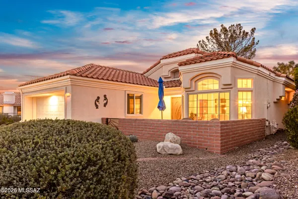 Property Slideshow image 2 of 51 | 1935 e cirrus view dr, Oro Valley, AZ, 85755