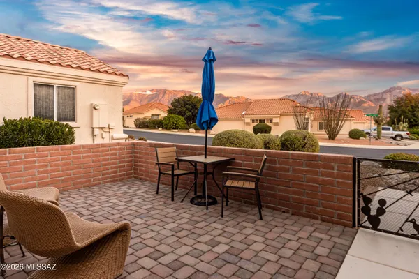 Property Slideshow image 3 of 51 | 1935 e cirrus view dr, Oro Valley, AZ, 85755