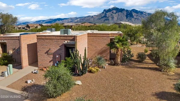 Property Slideshow image 2 of 30 | 1728 w dalehaven cir, Tucson, AZ, 85704