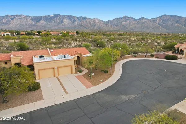 Property Slideshow image 2 of 29 | 13924 n green tree dr, Oro Valley, AZ, 85755