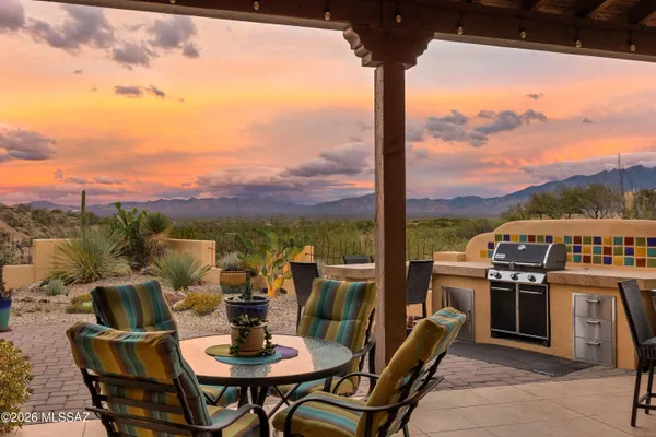 Property Slideshow image 2 of 31 | 916 w placita quieta, Green Valley, AZ, 85622