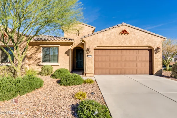 Property Slideshow image 2 of 50 | 1387 e basalt dr, Green Valley, AZ, 85614