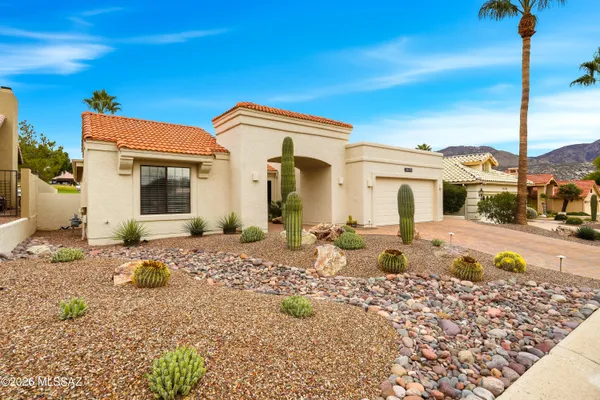 Property Slideshow image 2 of 39 | 65410 e rolling hills dr, Saddlebrooke, AZ, 85739