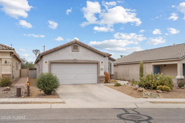 Property Slideshow image 3 of 45 | 1366 w calle las guijas, Sahuarita, AZ, 85629