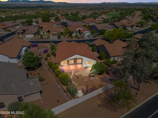 Property Slideshow image 2 of 46 | 1993 e desert lark pass, Green Valley, AZ, 85614