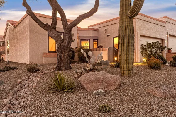 Property Slideshow image 2 of 27 | 14375 n copperstone dr, Oro Valley, AZ, 85755