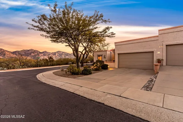 Property Slideshow image 3 of 27 | 14375 n copperstone dr, Oro Valley, AZ, 85755