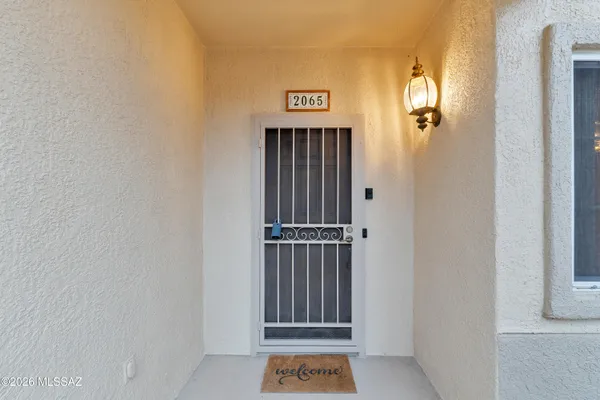 Property Slideshow image 3 of 48 | 2065 e bighorn mountain dr, Oro Valley, AZ, 85755