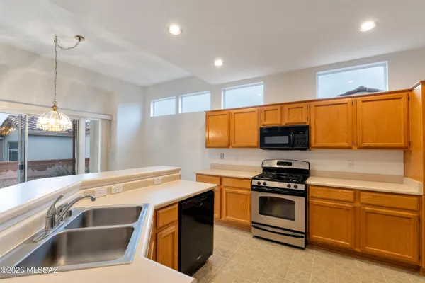 Property Slideshow image 2 of 47 | 2065 e bighorn mountain dr, Oro Valley, AZ, 85755