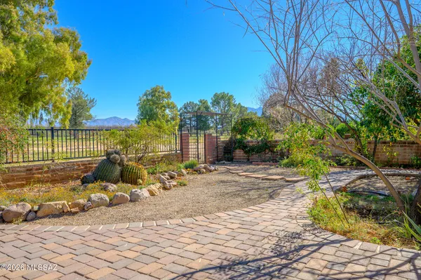 Property Slideshow image 2 of 31 | 450 e los rincones, Green Valley, AZ, 85614