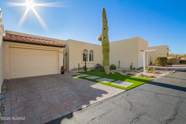 Property Slideshow image 2 of 39 | 653 w redondo pl, Green Valley, AZ, 85614