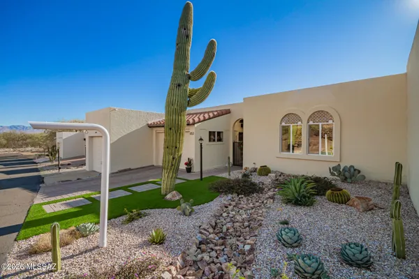 Property Slideshow image 3 of 39 | 653 w redondo pl, Green Valley, AZ, 85614