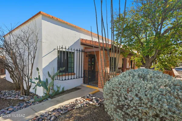Property Slideshow image 3 of 21 | 103 s paseo quinta a, Green Valley, AZ, 85614