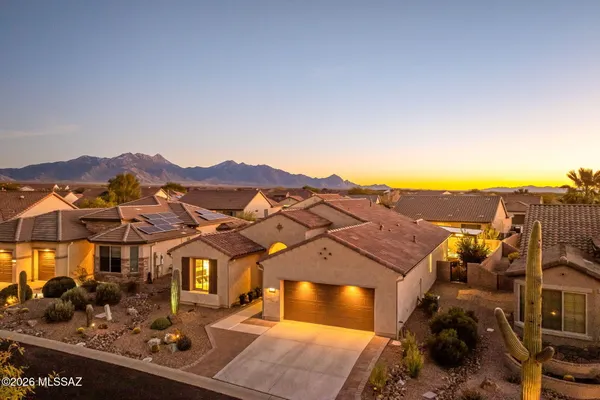 Property Slideshow image 2 of 51 | 2396 e sky creek dr, Green Valley, AZ, 85614