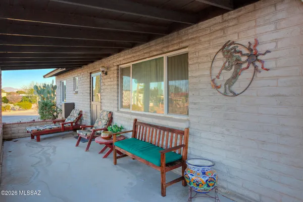 Property Slideshow image 2 of 19 | 950 s abrego dr, Green Valley, AZ, 85614