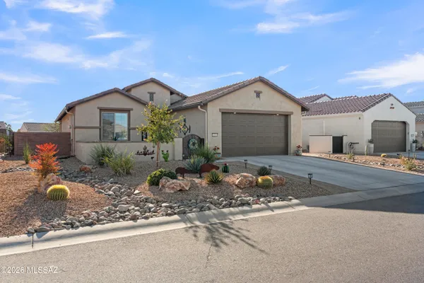 Property Slideshow image 2 of 41 | 1350 e claystone dr, Green Valley, AZ, 85614