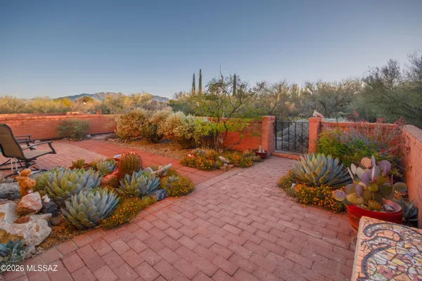 Property Slideshow image 2 of 29 | 1356 n via alamos, Green Valley, AZ, 85614