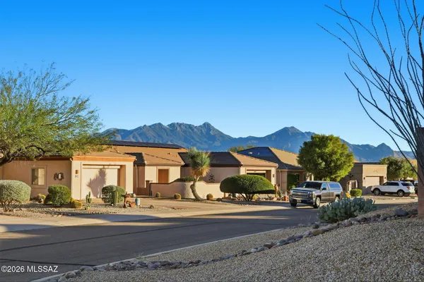Property Slideshow image 2 of 28 | 1062 w union bell dr, Green Valley, AZ, 85614